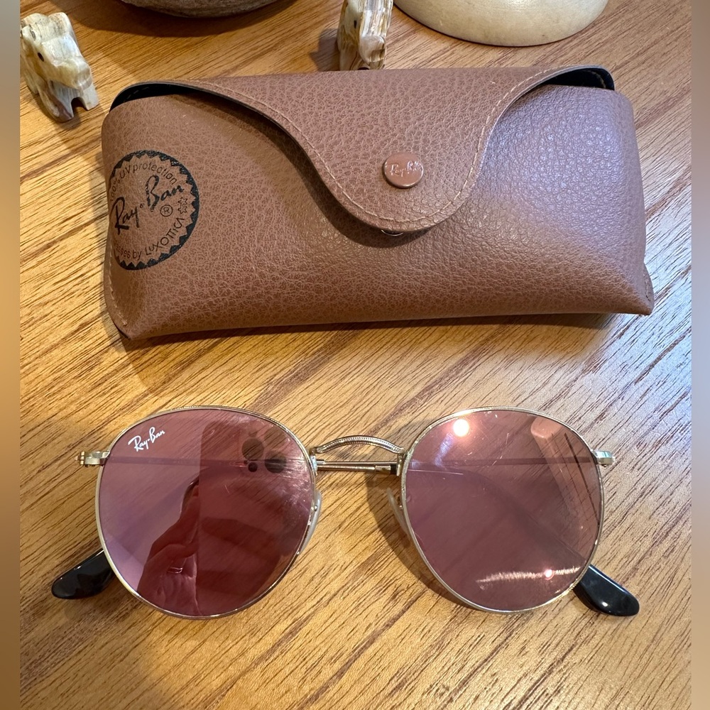 Pink round Ray ban sunglasses with case